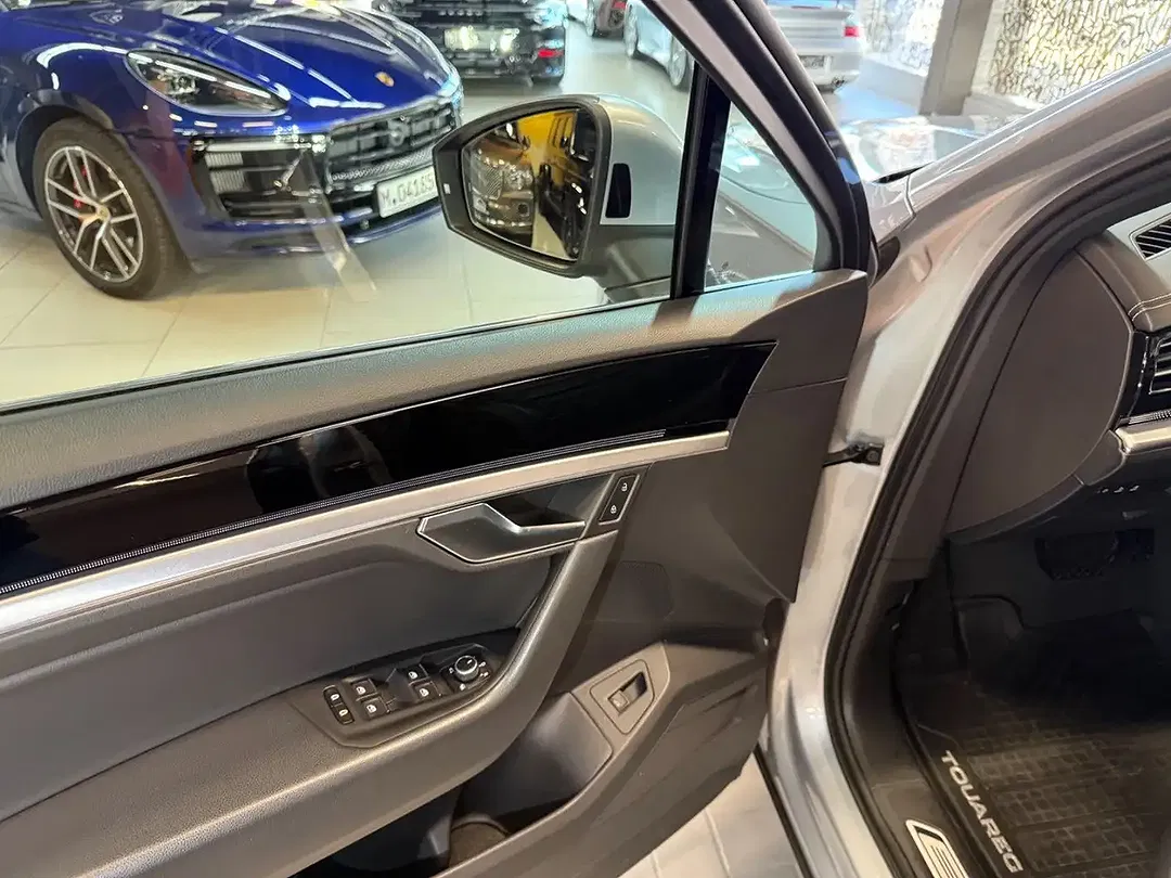 Volkswagen Touareg - Thumbnail 17
