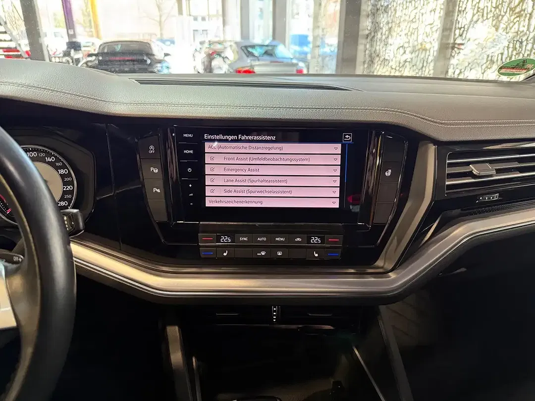 Volkswagen Touareg - Thumbnail 21