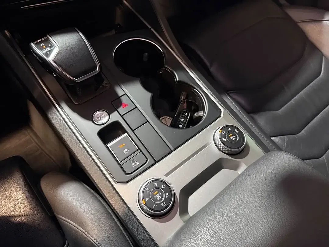 Volkswagen Touareg - Thumbnail 23