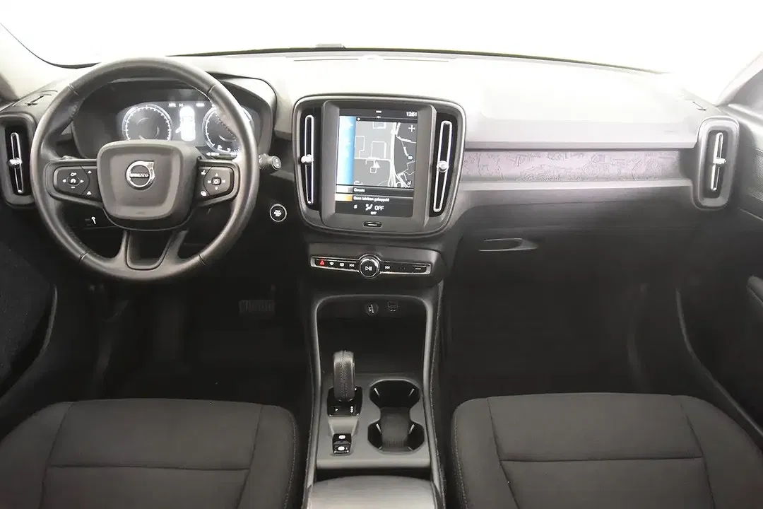 Volvo XC40 - Thumbnail 2