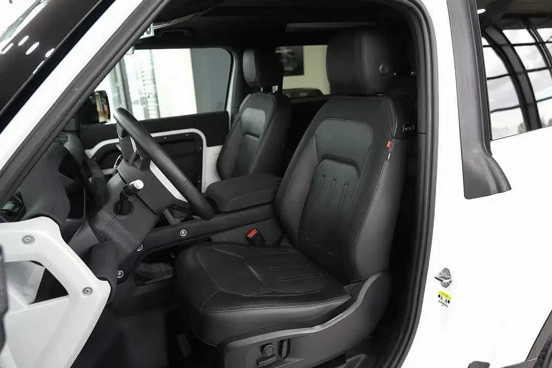 Land Rover Defender - Thumbnail 11