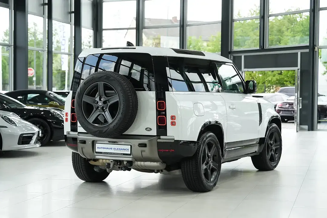 Land Rover Defender - Thumbnail 2