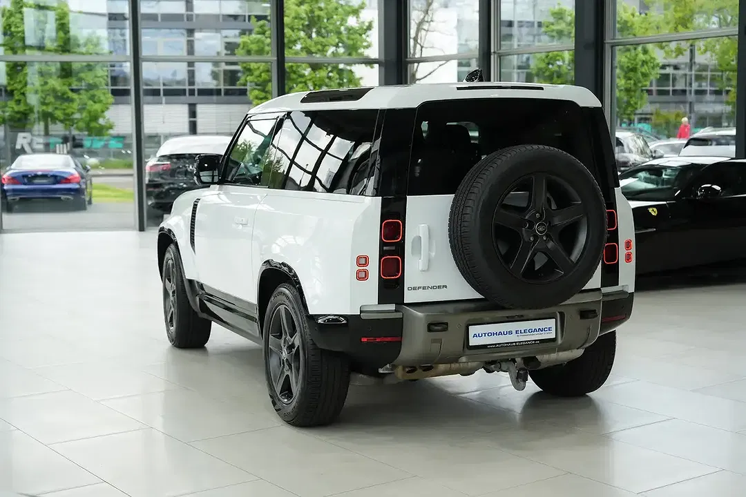 Land Rover Defender - Thumbnail 3