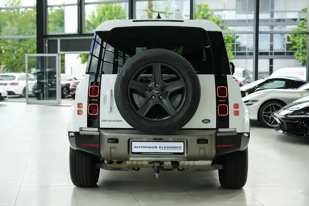 Land Rover Defender - Thumbnail 5