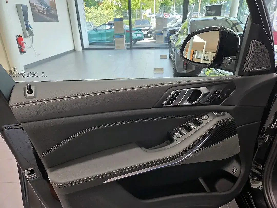 BMW X5 - Thumbnail 3