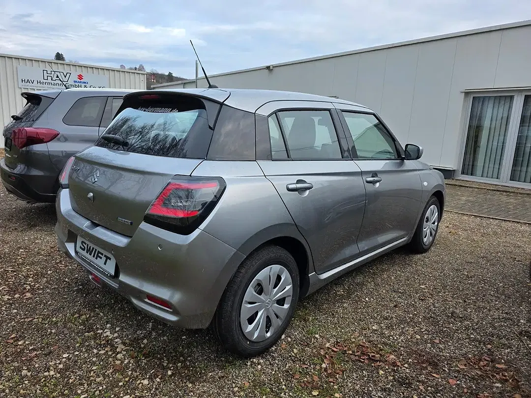 Suzuki Swift - Thumbnail 5