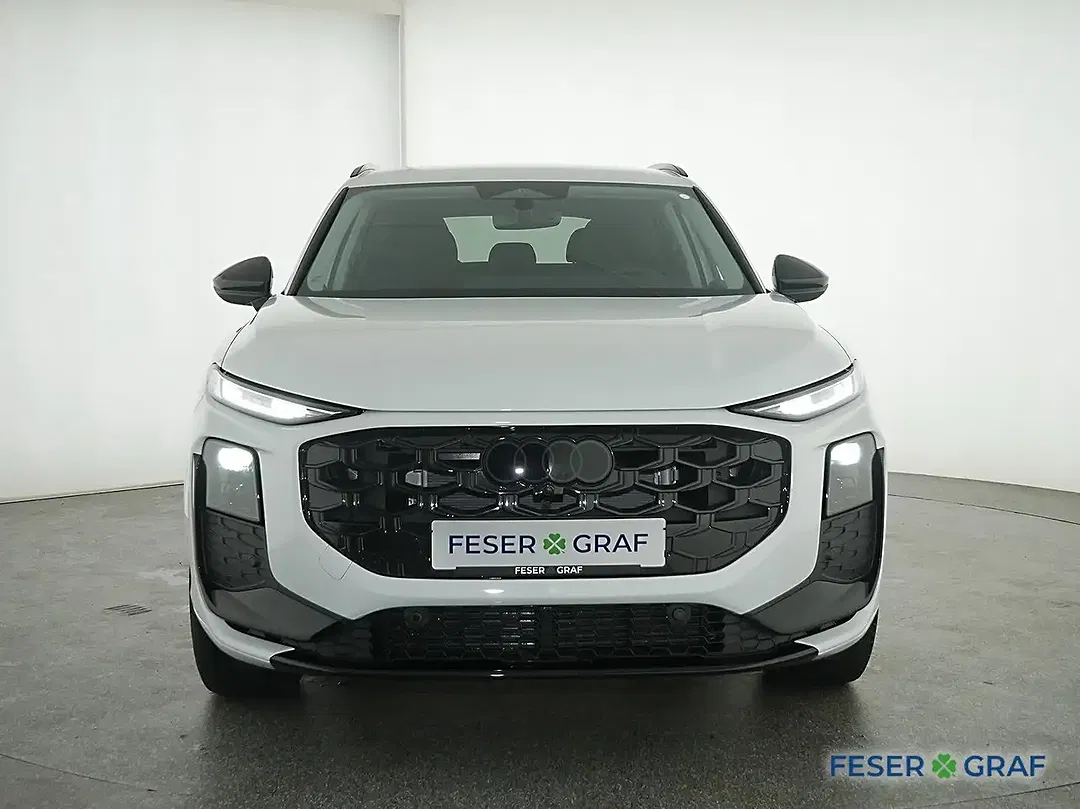 Audi Q3 - Thumbnail 10