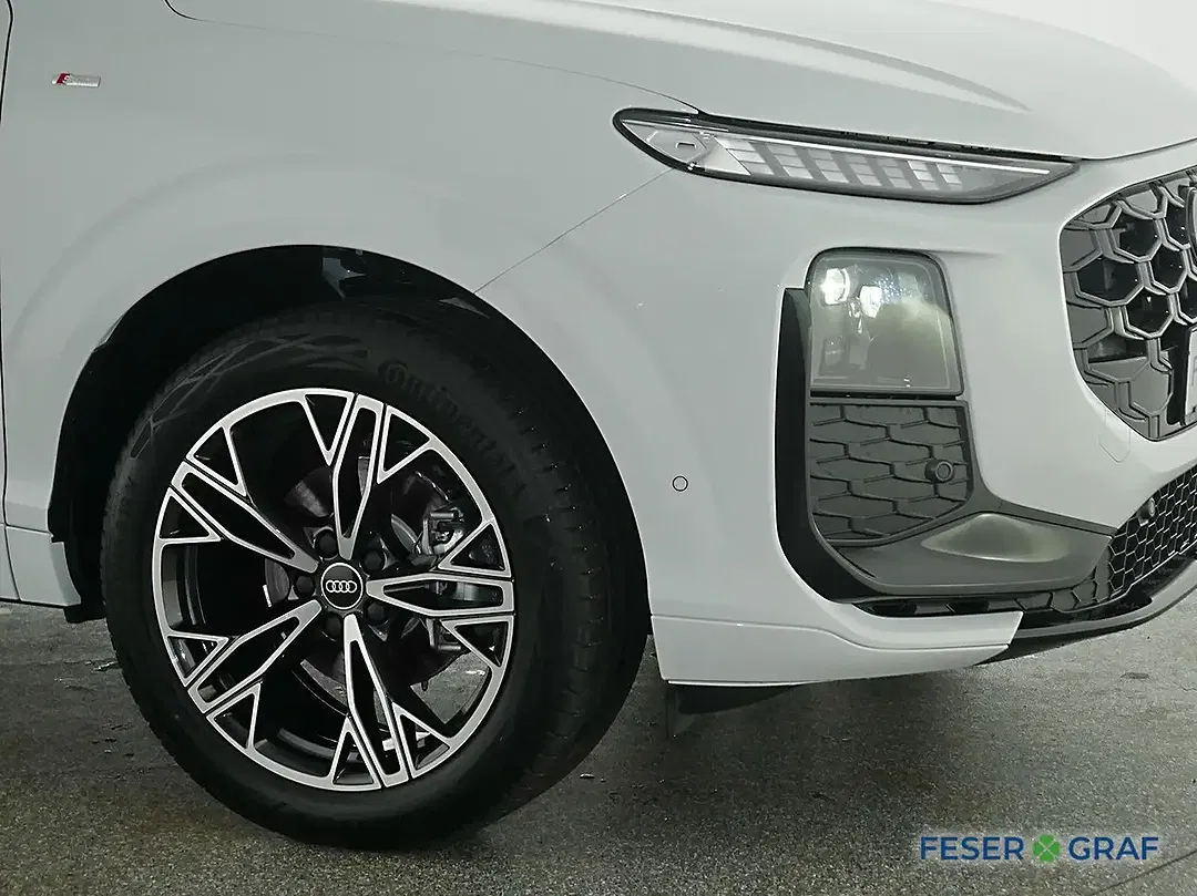 Audi Q3 - Thumbnail 9