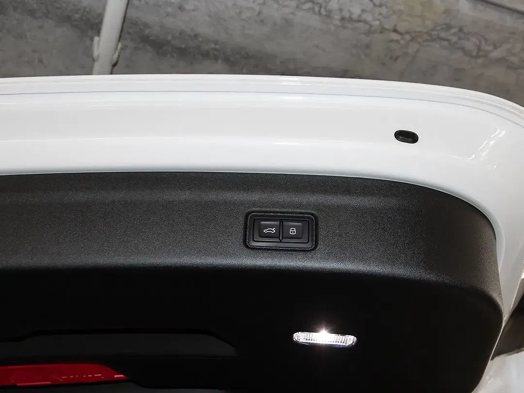 Audi Q6 e-tron - Thumbnail 11
