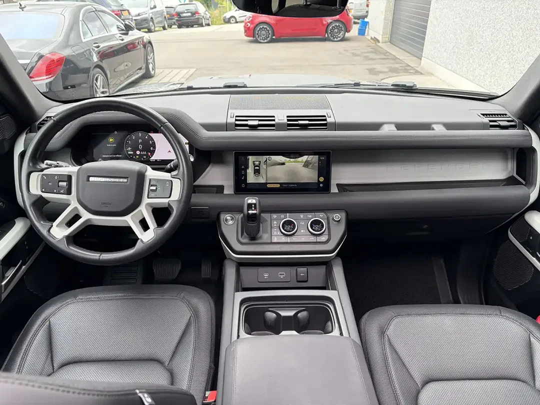 Land Rover Defender - Thumbnail 12