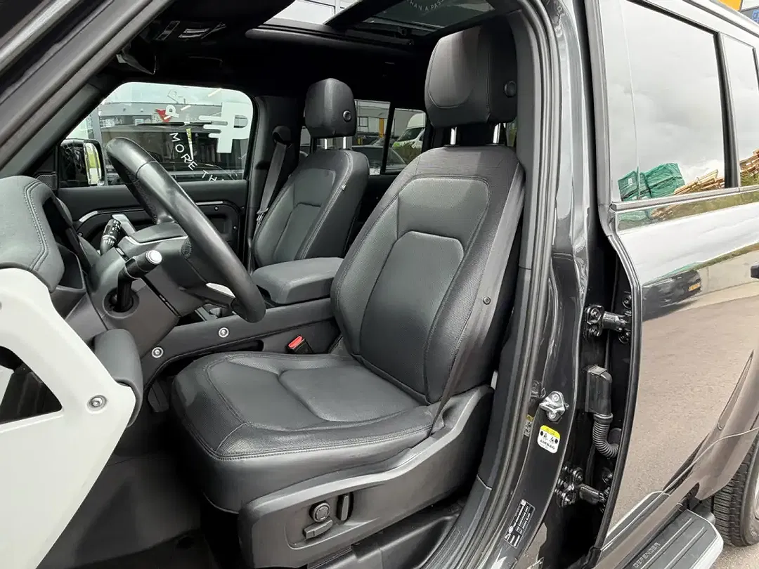 Land Rover Defender - Thumbnail 6