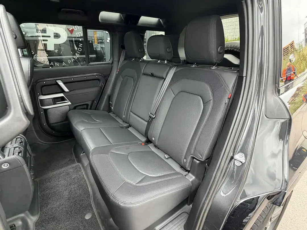 Land Rover Defender - Thumbnail 9