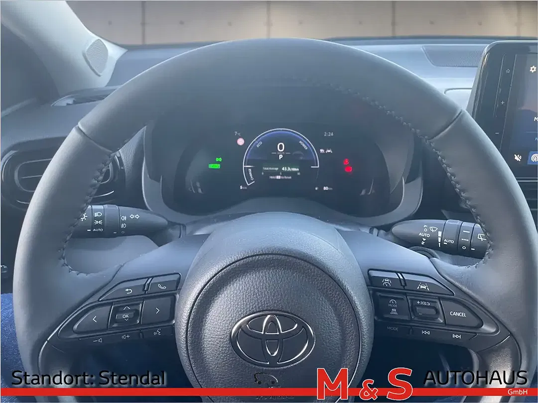 Toyota Yaris - Thumbnail 13