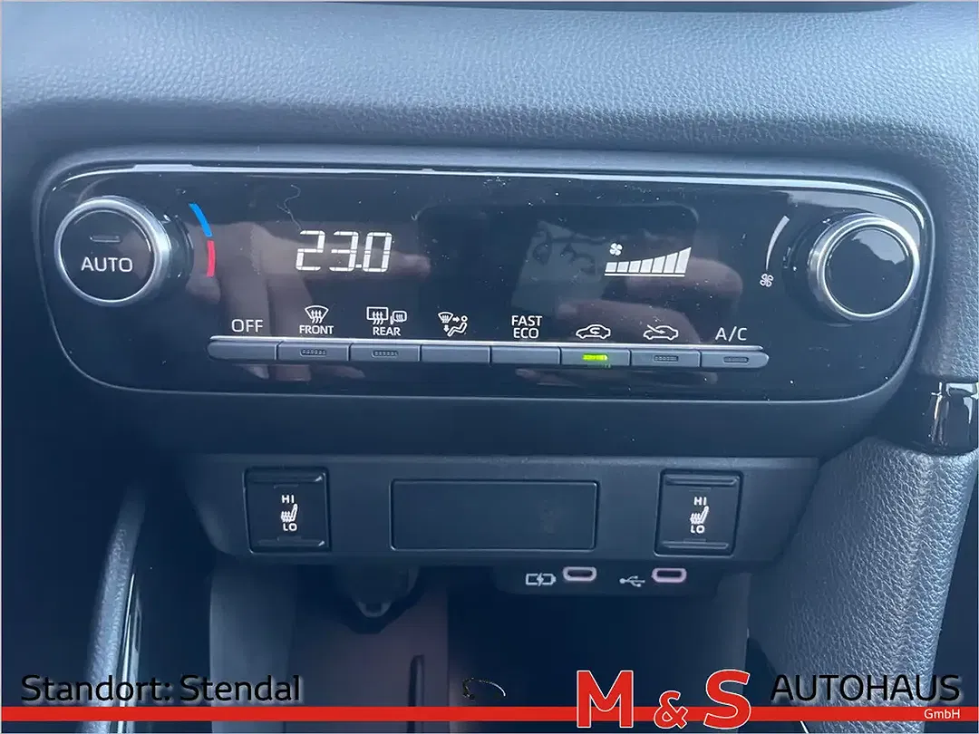 Toyota Yaris - Thumbnail 18