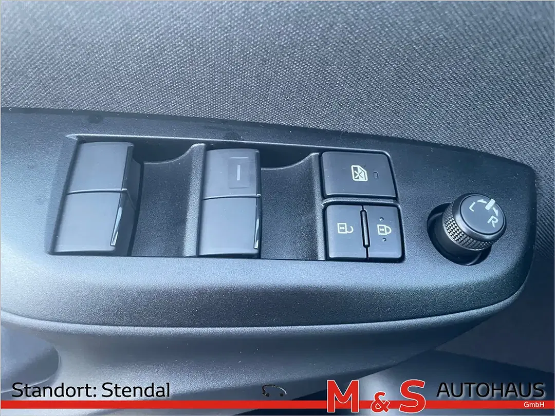 Toyota Yaris - Thumbnail 19