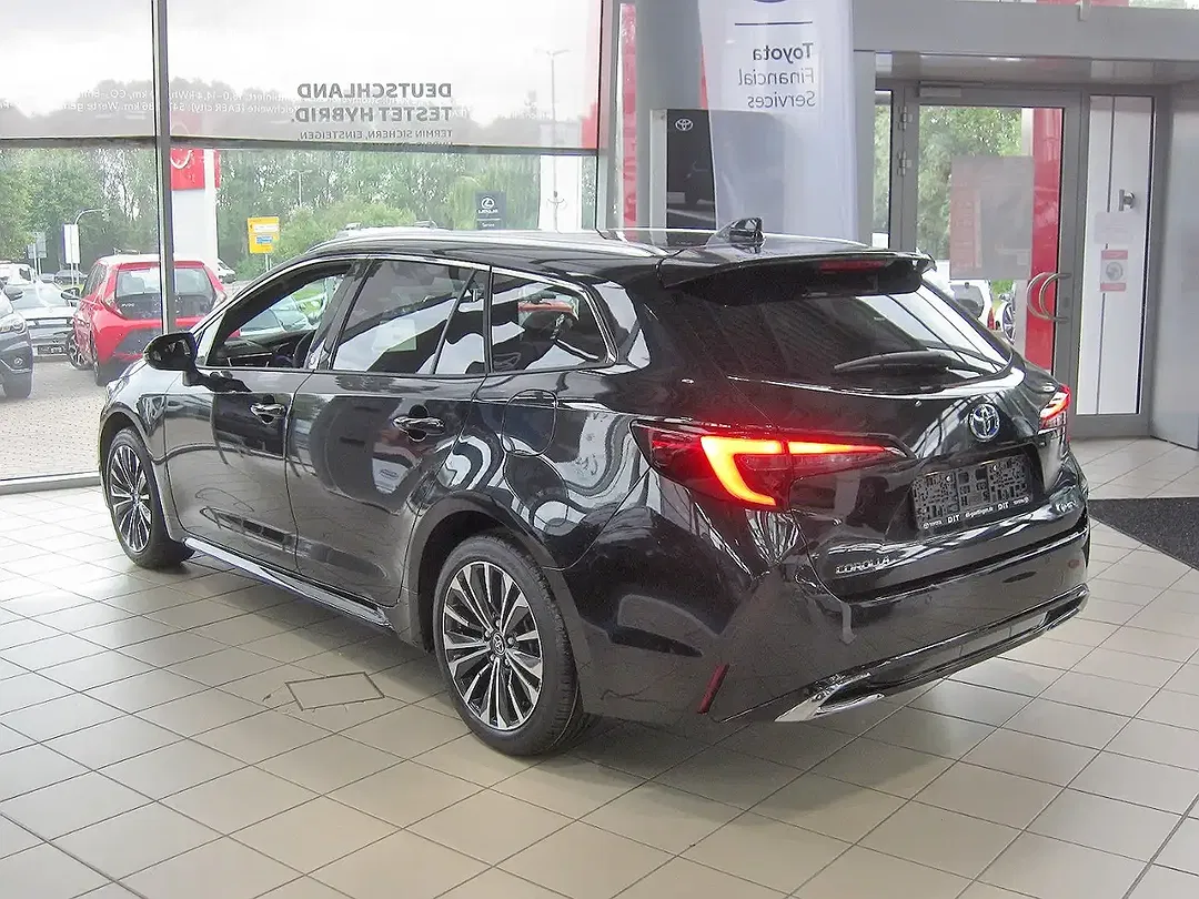 Toyota Corolla - Thumbnail 4
