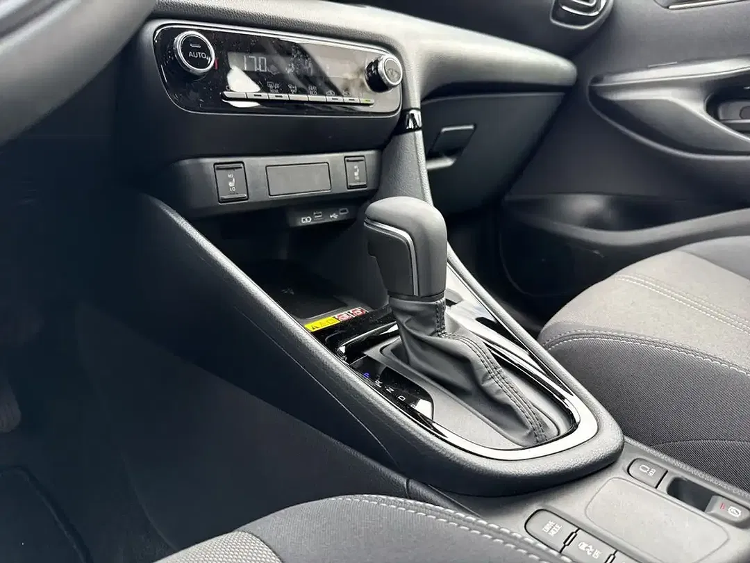 Toyota Yaris - Thumbnail 14
