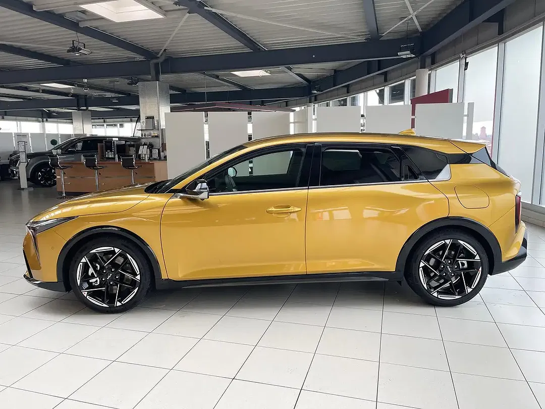 Kia K4 - Thumbnail 3