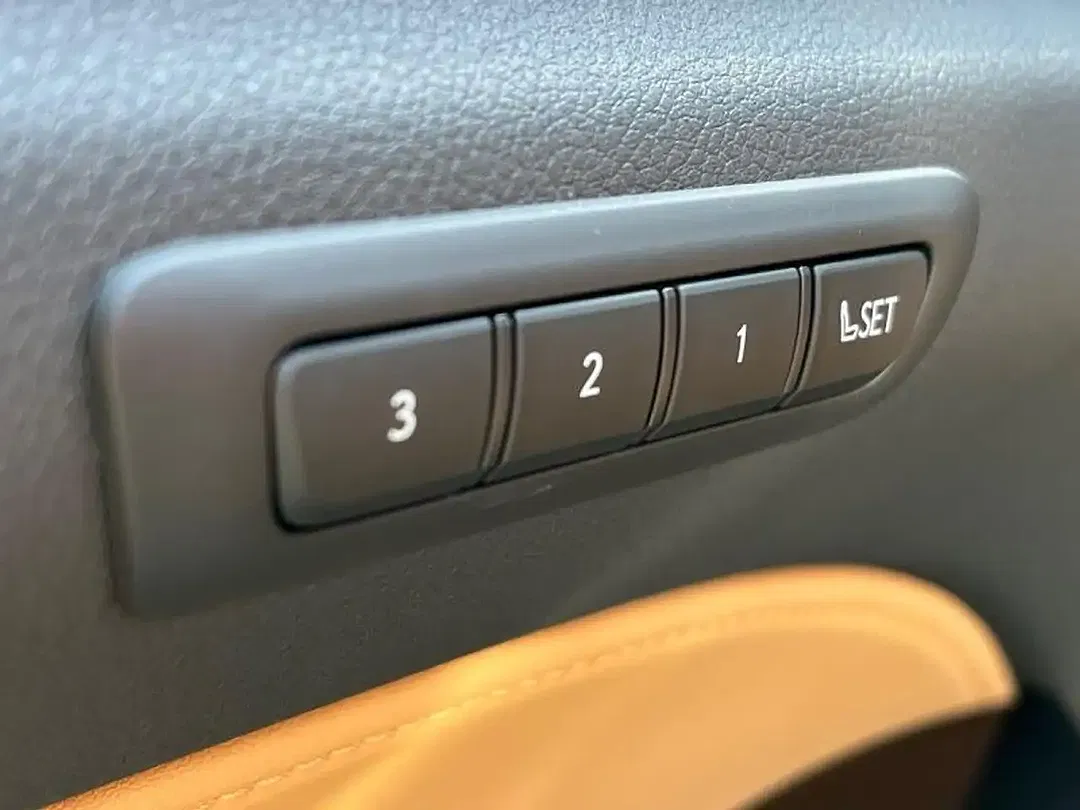 Lexus NX 450h+ - Thumbnail 9