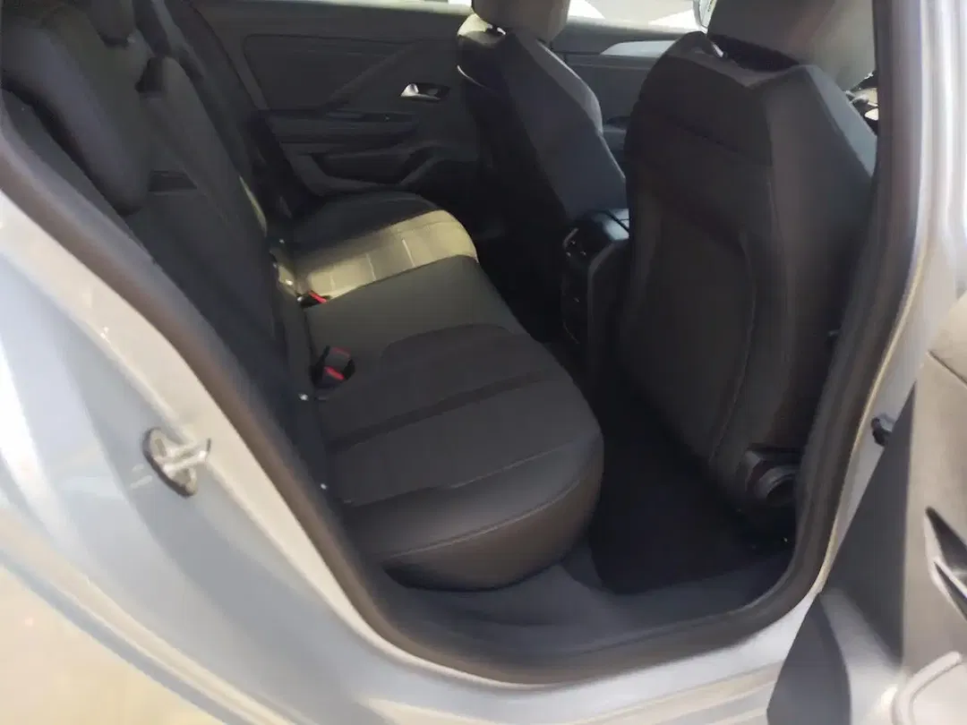 Opel Astra - Thumbnail 8