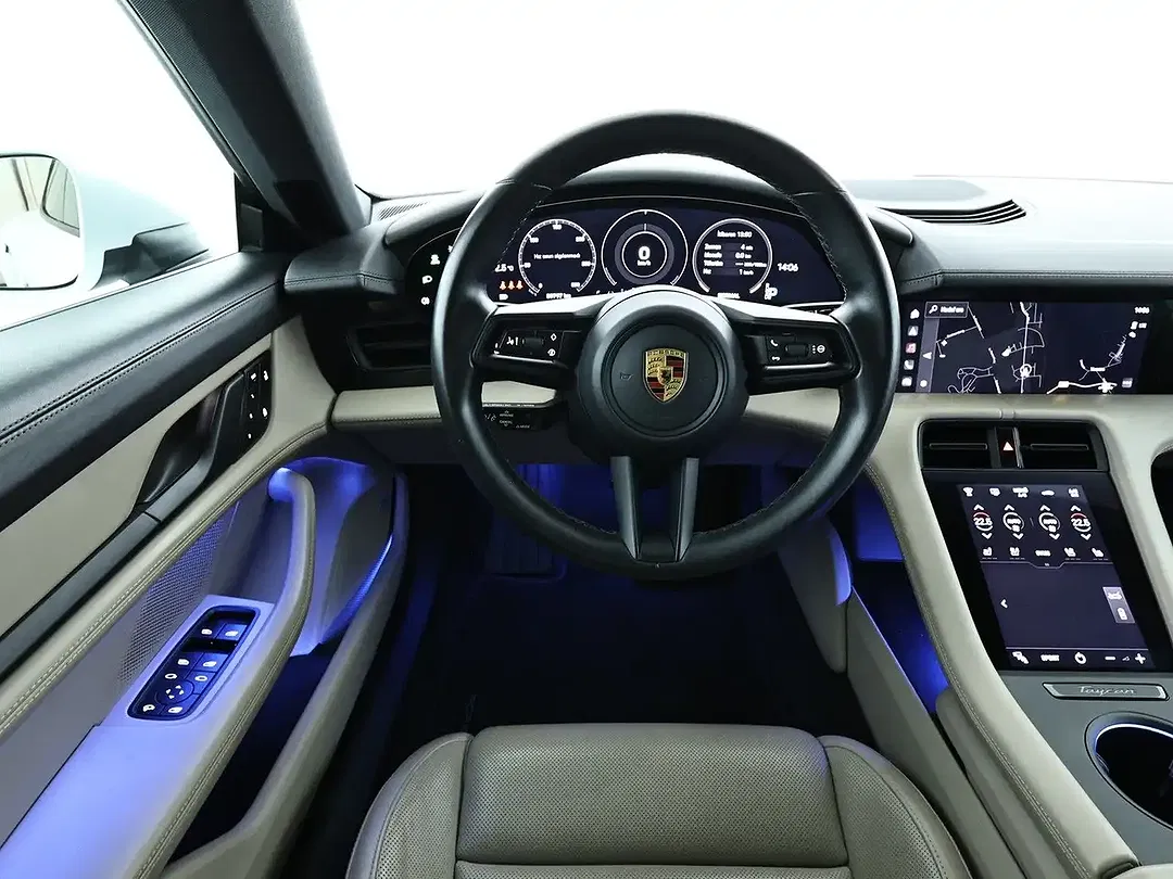 Porsche Taycan - Thumbnail 10