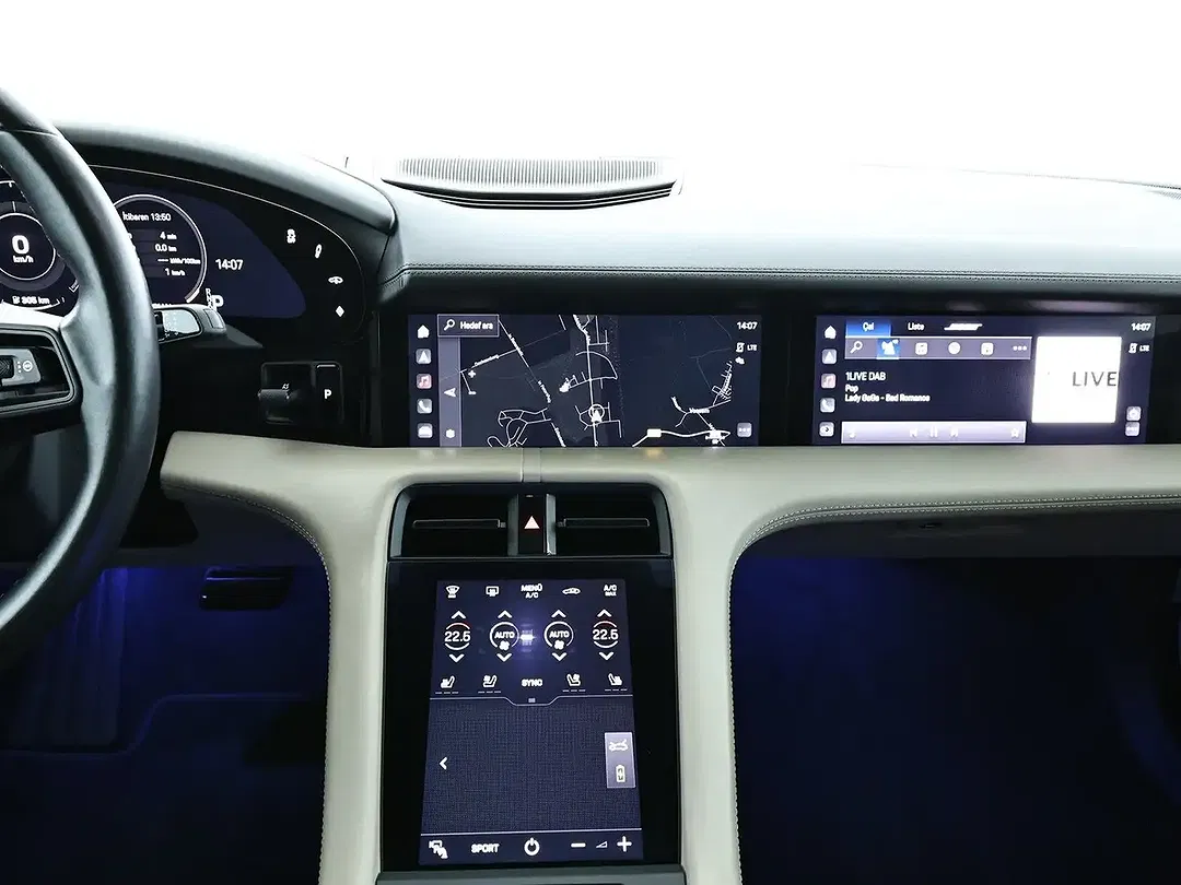 Porsche Taycan - Thumbnail 11