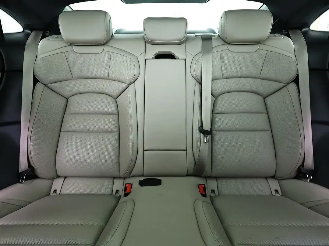 Porsche Taycan - Thumbnail 15
