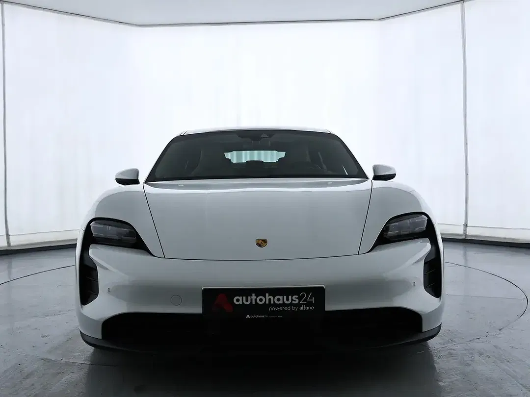Porsche Taycan - Thumbnail 2