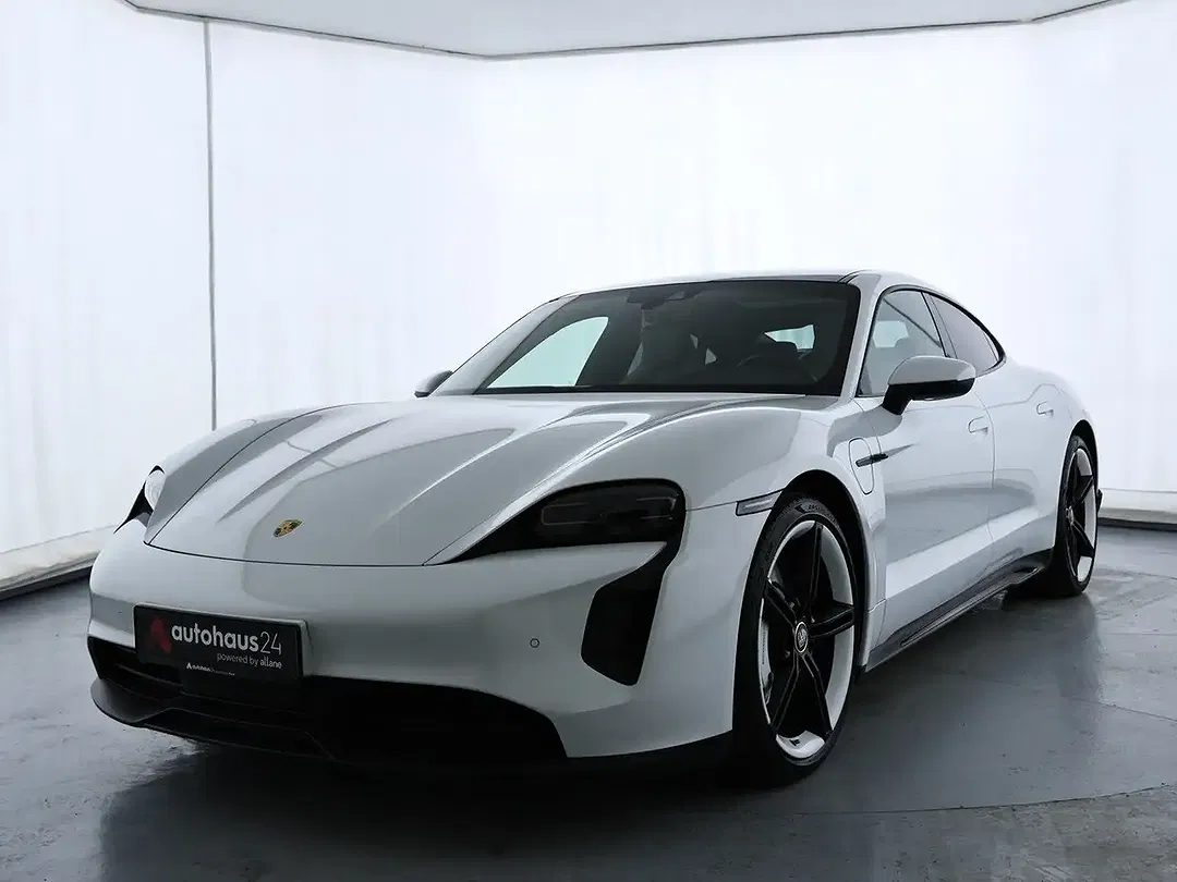 Porsche Taycan - Thumbnail 3