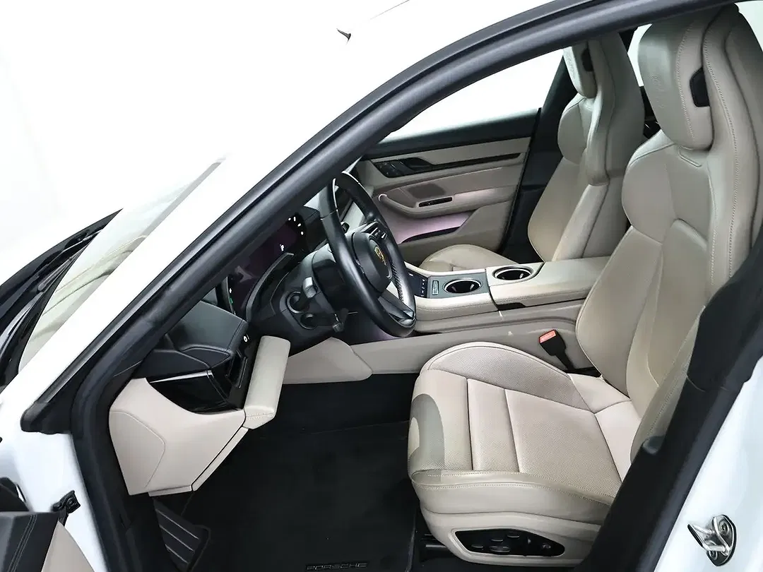 Porsche Taycan - Thumbnail 8