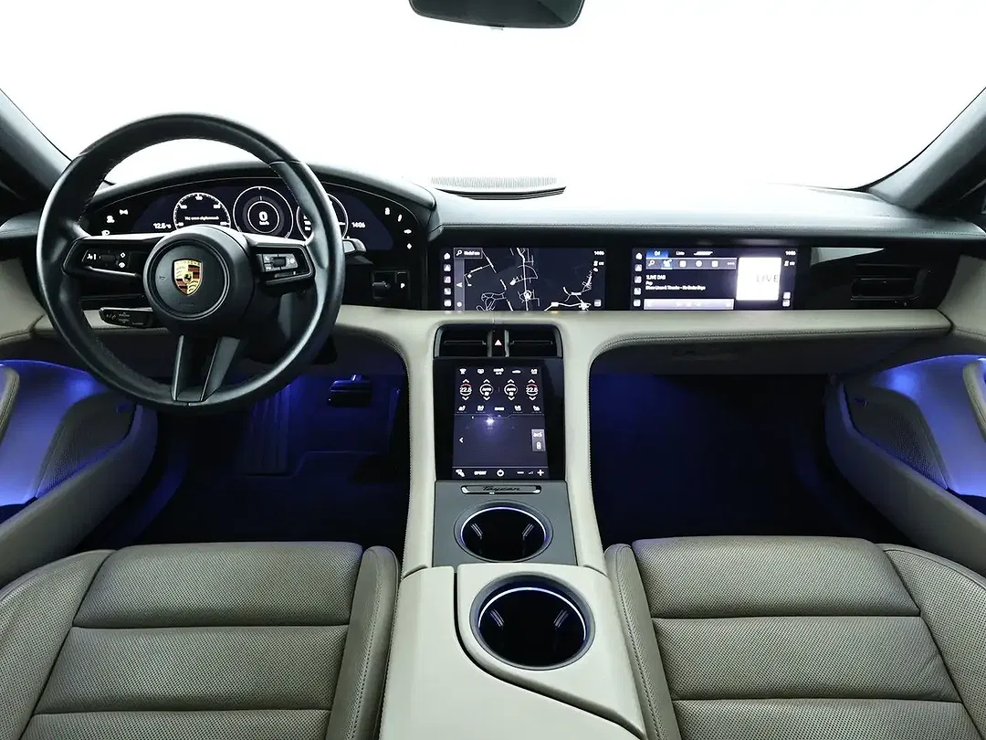 Porsche Taycan - Thumbnail 9