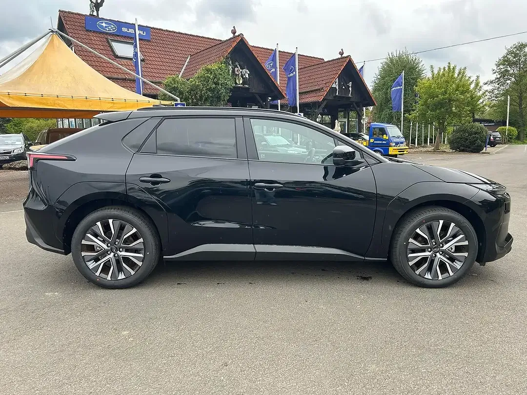 Subaru Solterra - Thumbnail 6