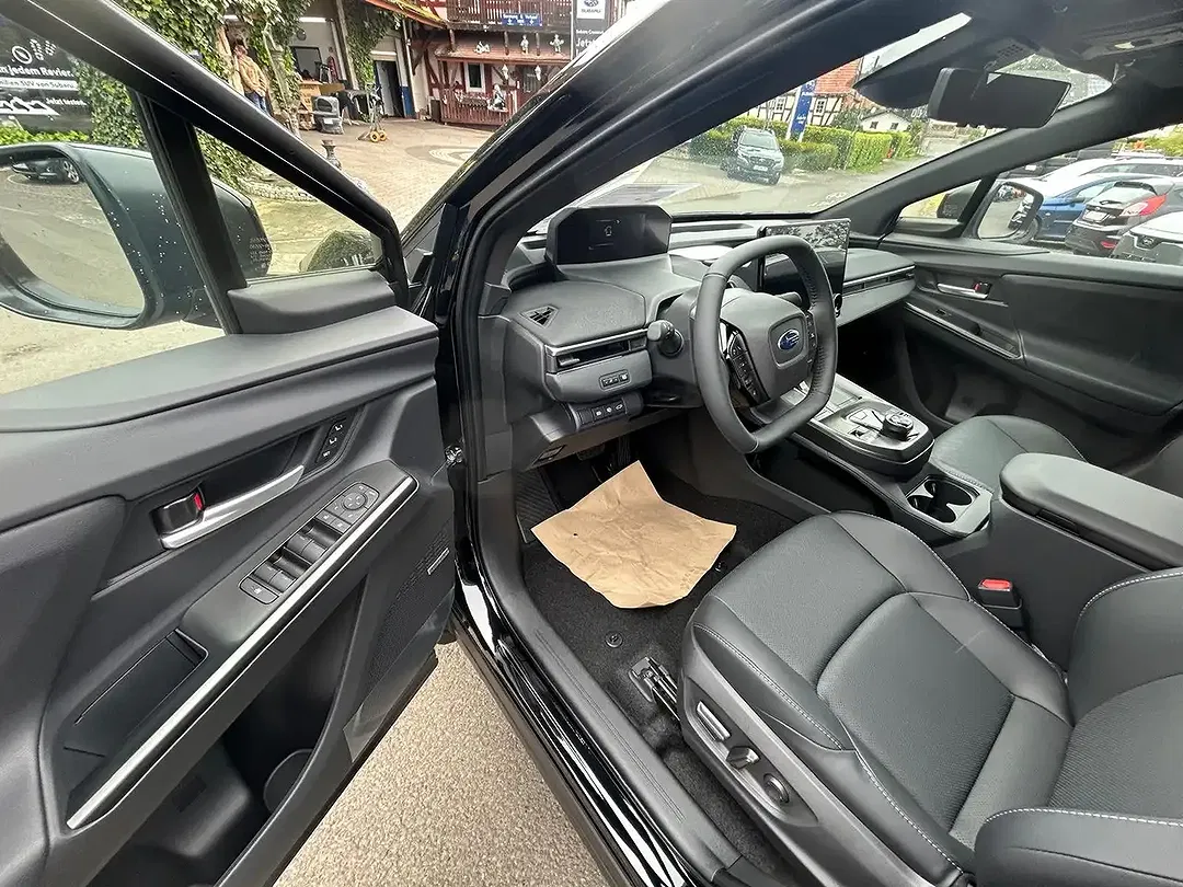 Subaru Solterra - Thumbnail 9