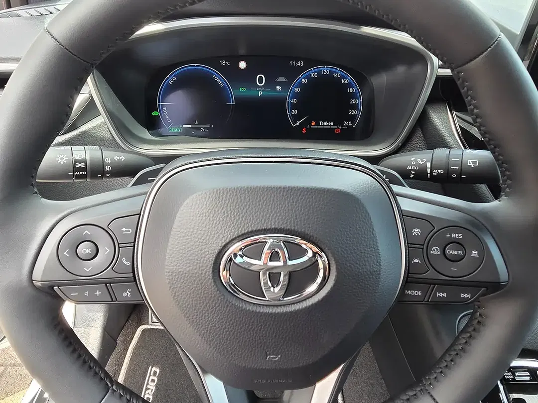 Toyota Corolla - Thumbnail 9