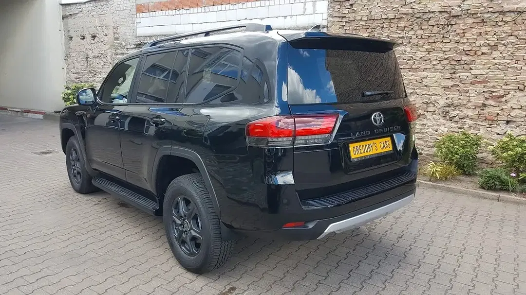 Toyota Land Cruiser - Thumbnail 6