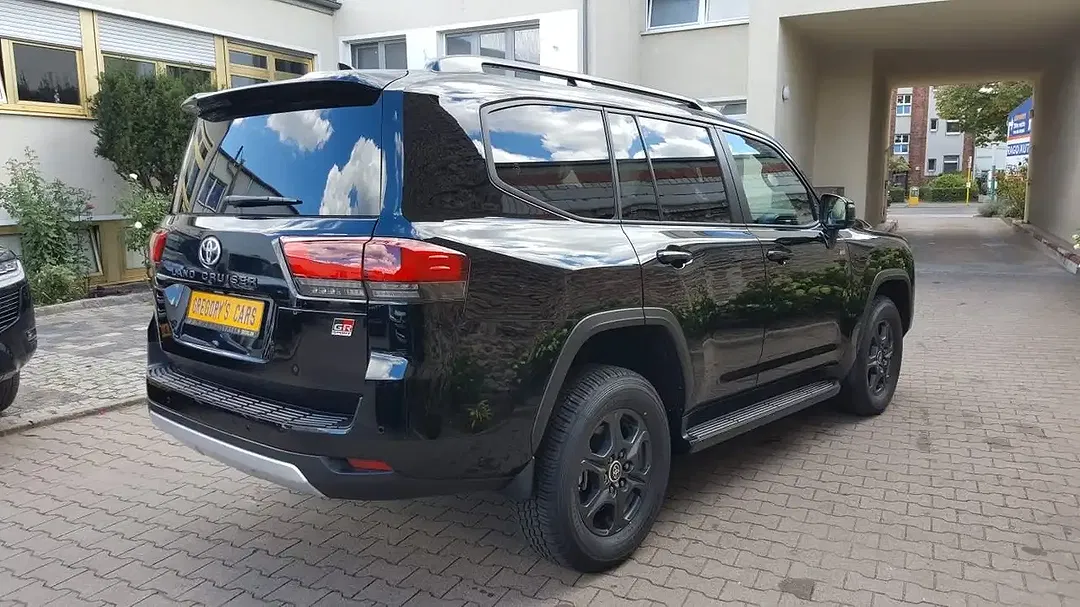 Toyota Land Cruiser - Thumbnail 7