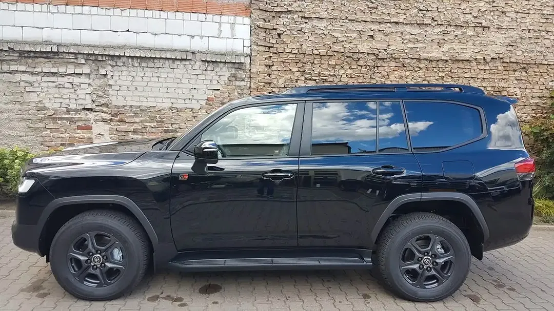 Toyota Land Cruiser - Thumbnail 8
