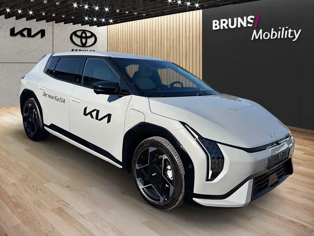 Kia EV4 - Thumbnail 3