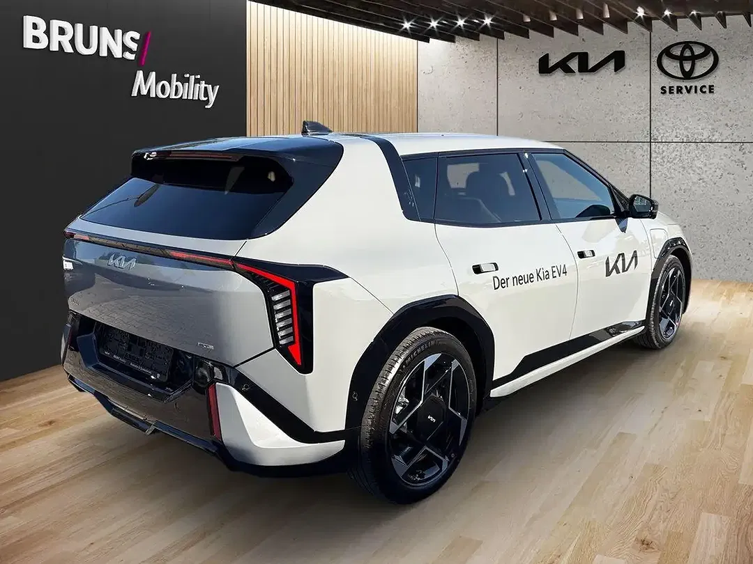 Kia EV4 - Thumbnail 4