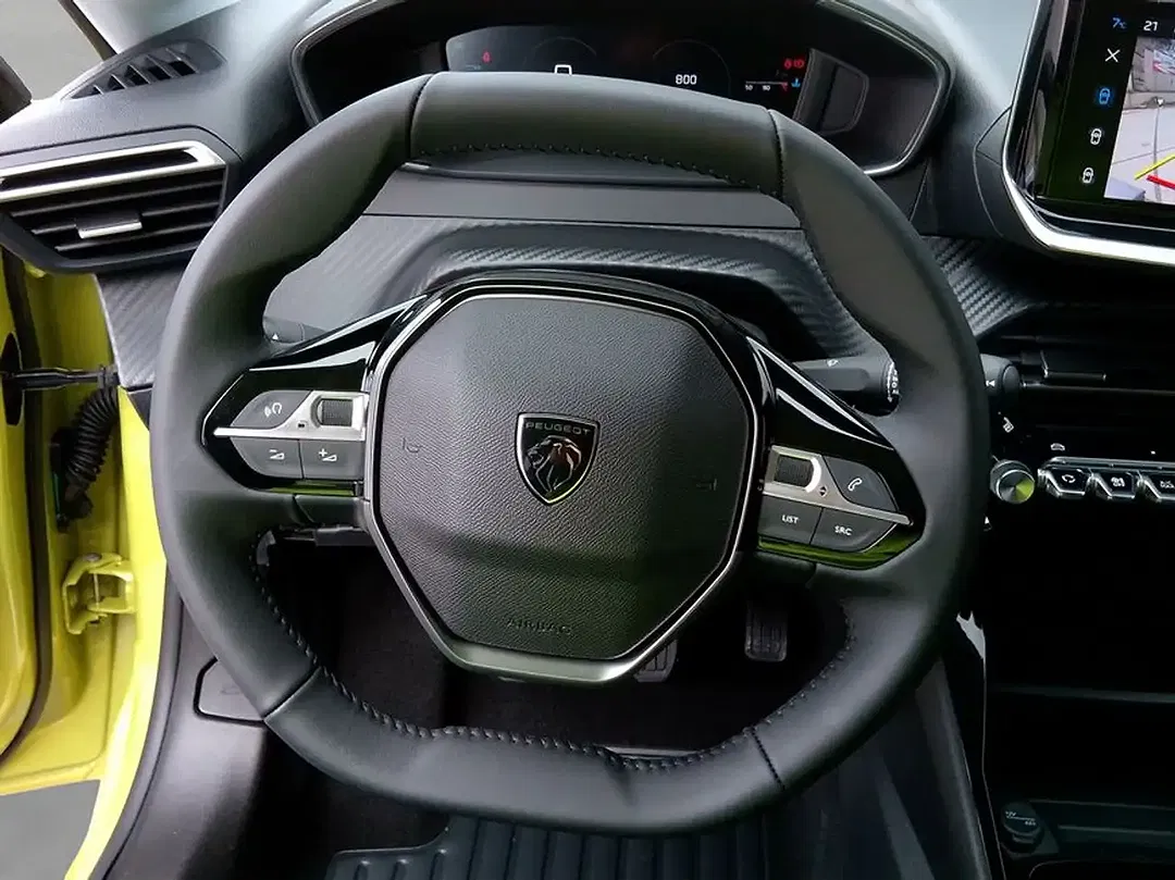 Peugeot 208 - Thumbnail 11
