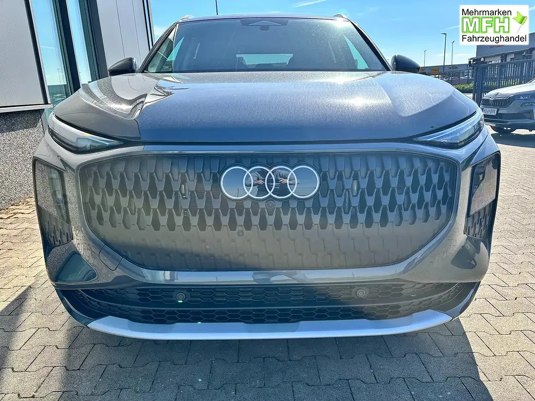 Audi Q3 - Thumbnail 3