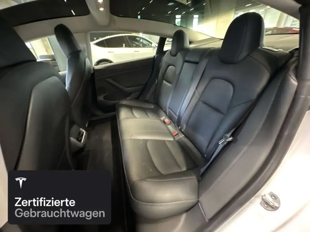 Tesla Model 3 - Thumbnail 12