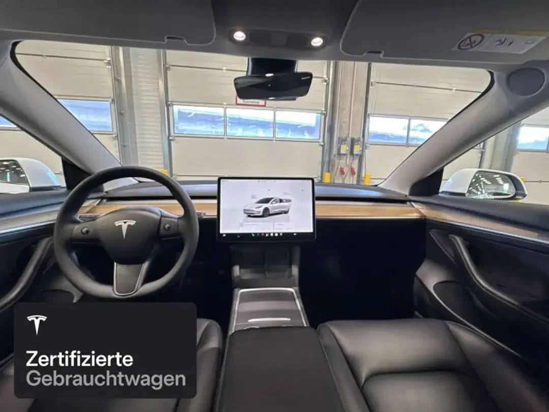 Tesla Model 3 - Thumbnail 14