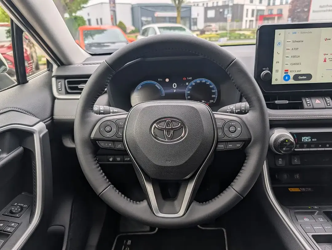 Toyota RAV 4 - Thumbnail 18