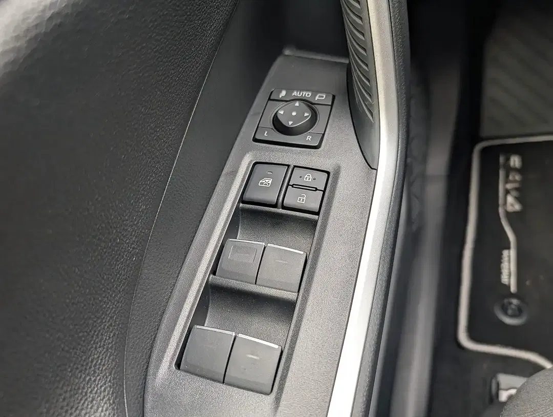 Toyota RAV 4 - Thumbnail 24