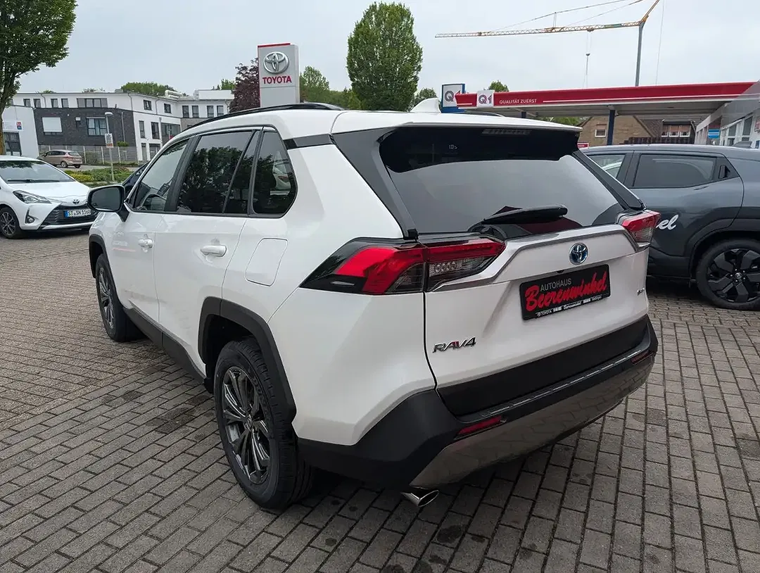 Toyota RAV 4 - Thumbnail 3