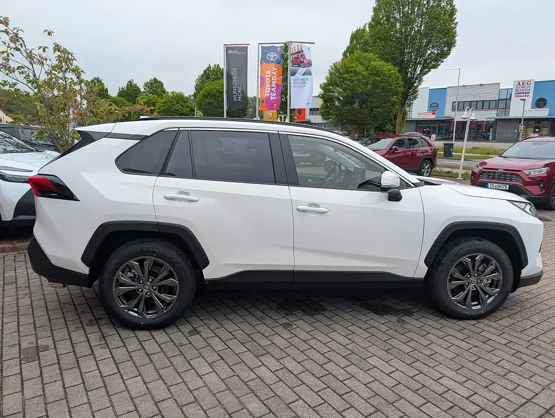 Toyota RAV 4 - Thumbnail 6