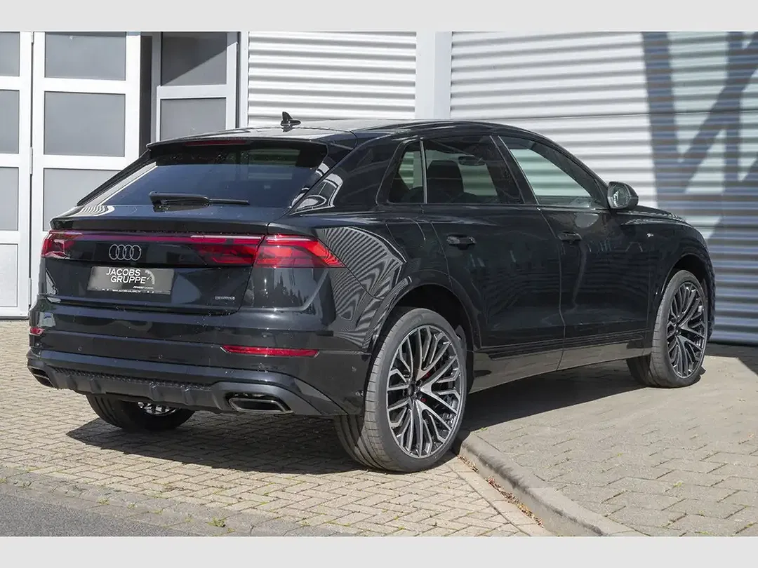 Audi Q8 - Thumbnail 3