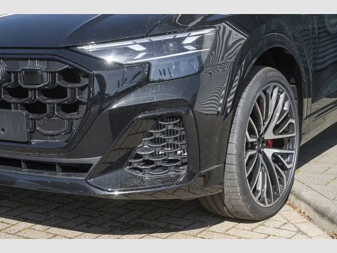 Audi Q8 - Thumbnail 5