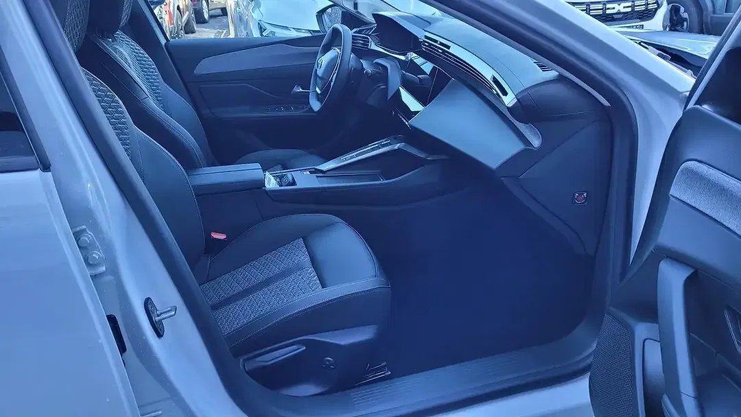 Peugeot 308 - Thumbnail 10